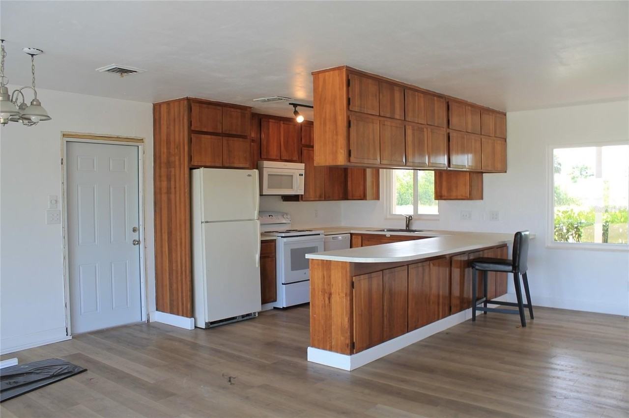 2700 Crump Rd - Photo 5 of 14