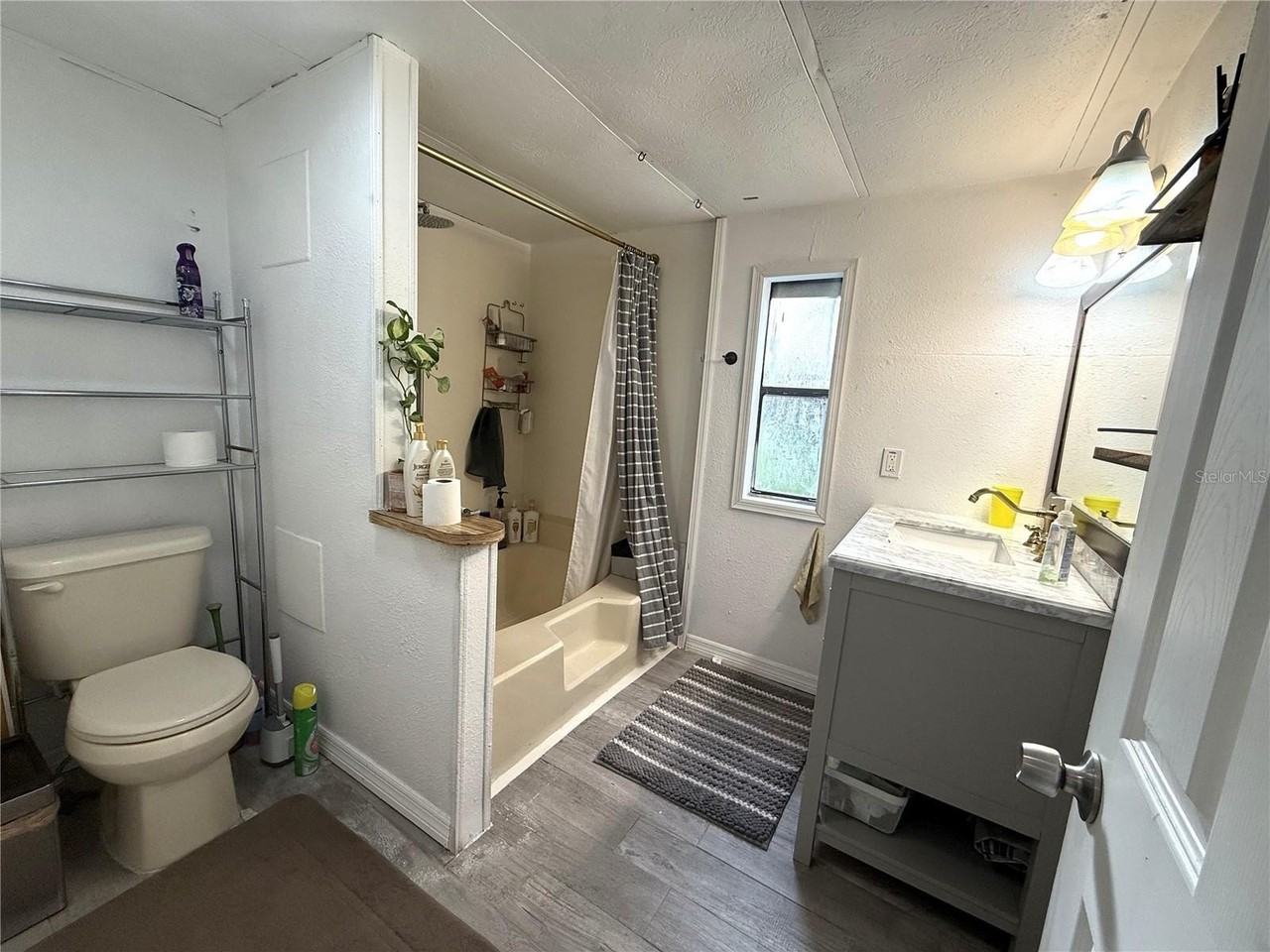 2703 Aein Rd - Photo 3 of 29