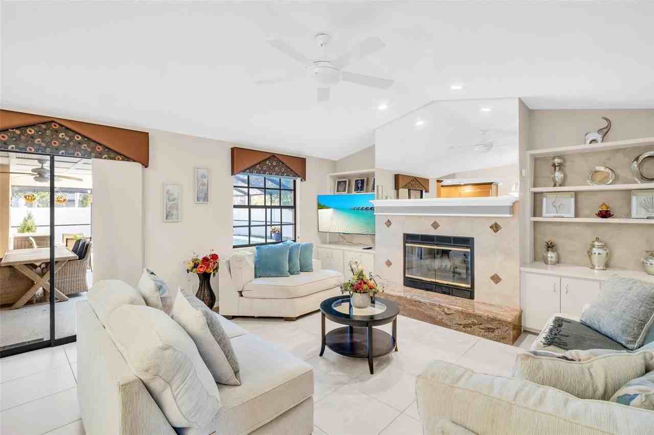 1374 Viewtop Dr - Photo 5 of 50