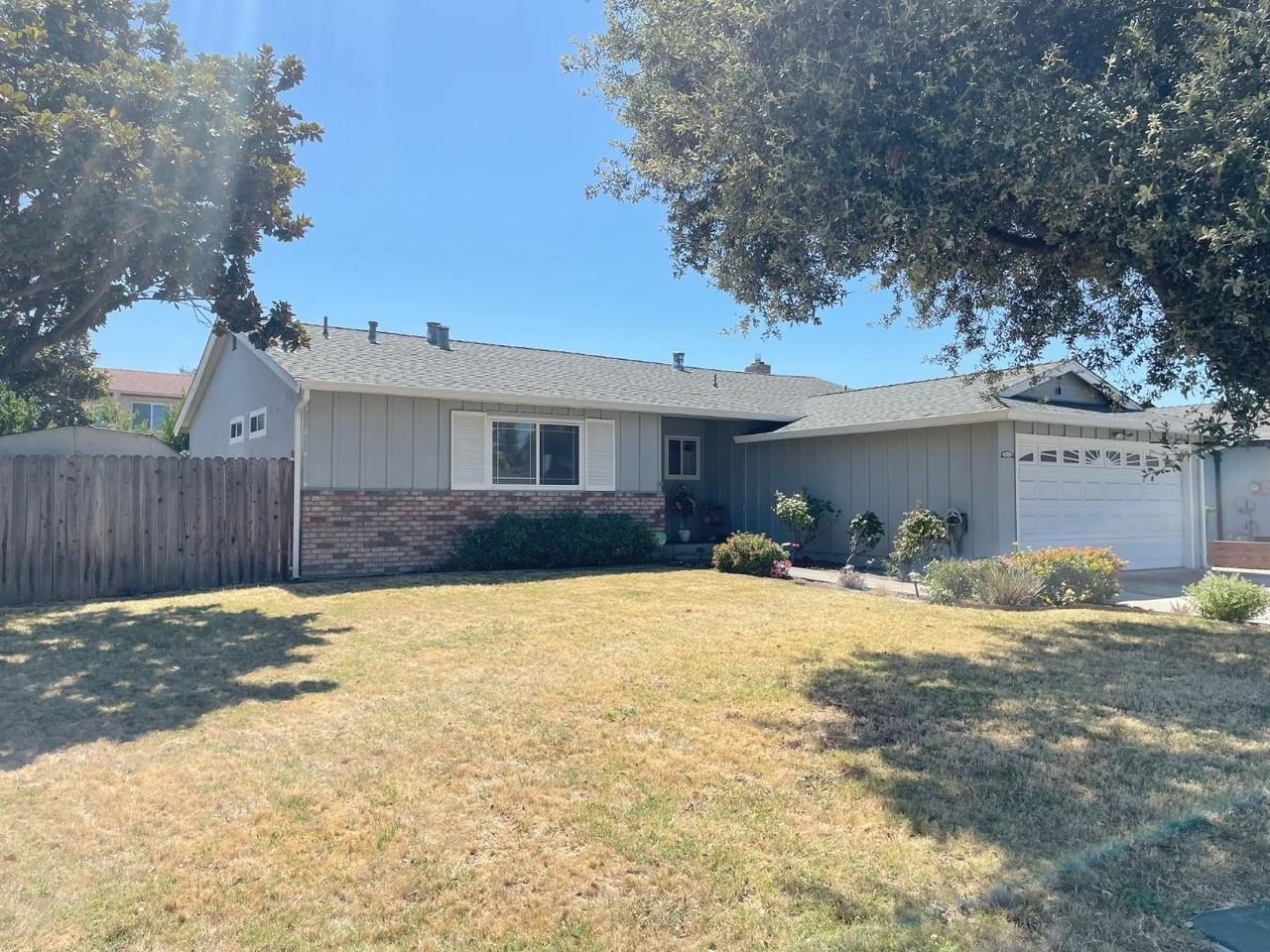 32233 Crest Ln - Photo 2 of 15