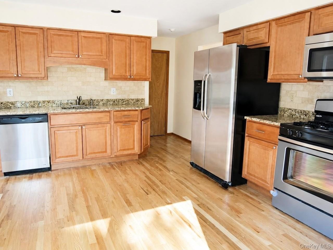 8 Friend Ct - Photo 7 of 28