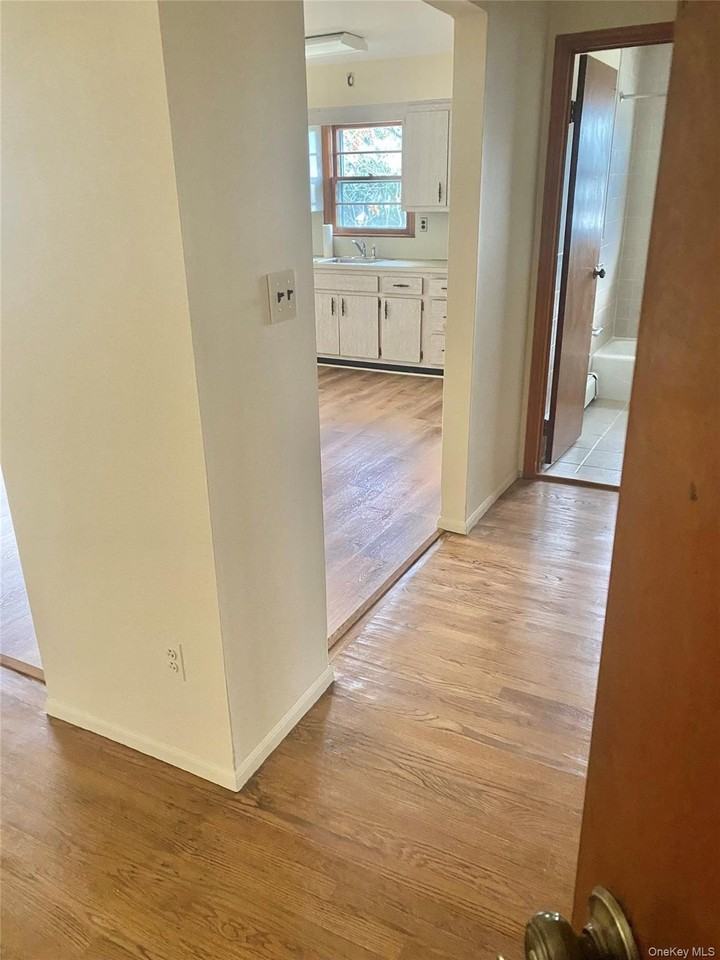 51 Lenox Ave - Photo 4 of 5