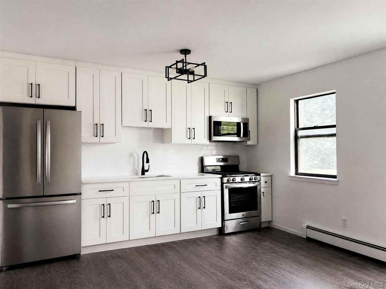 3 Park Manor Ct Apt B - Photo 3 of 11