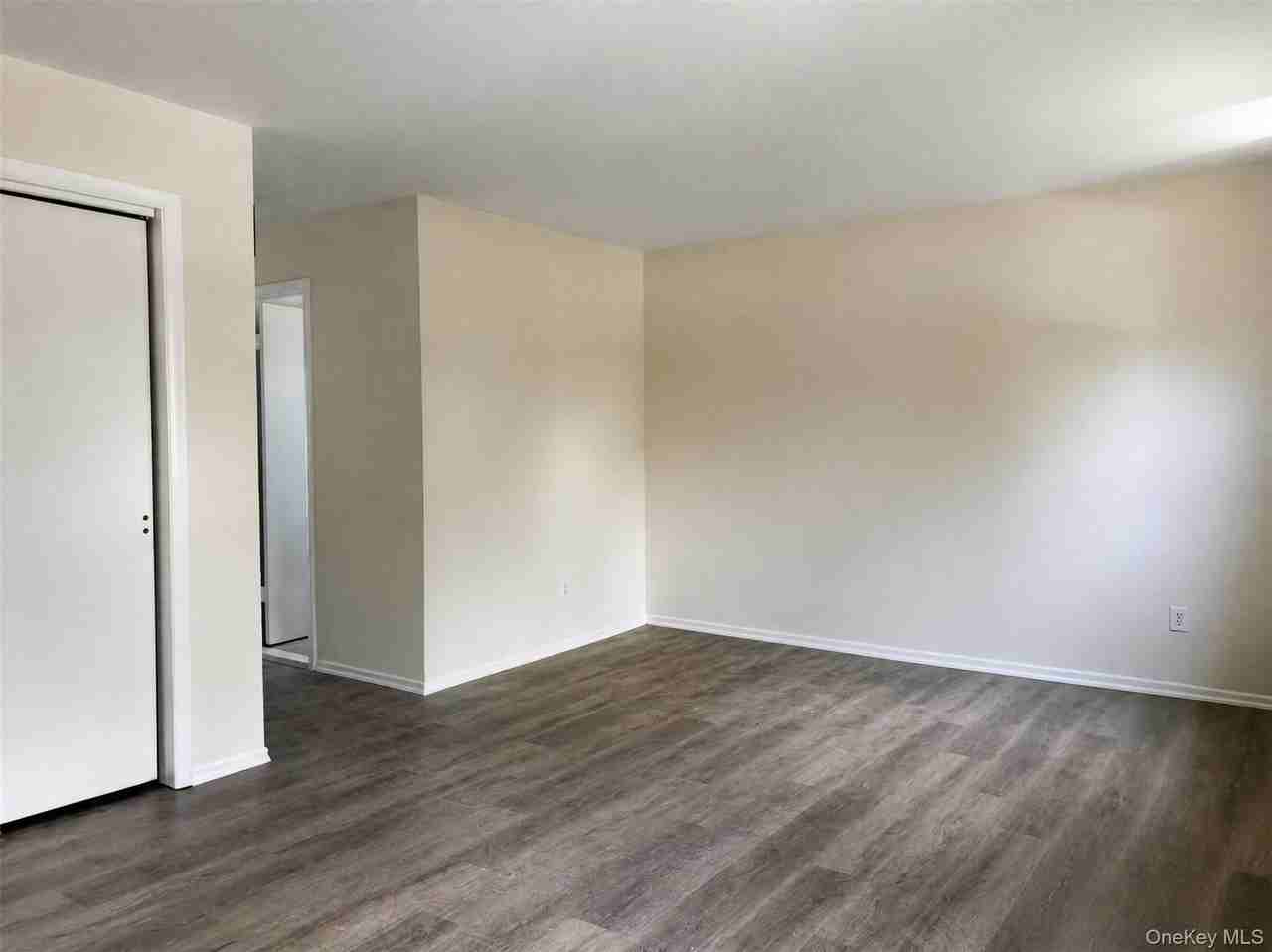 3 Park Manor Ct Apt B - Photo 5 of 11