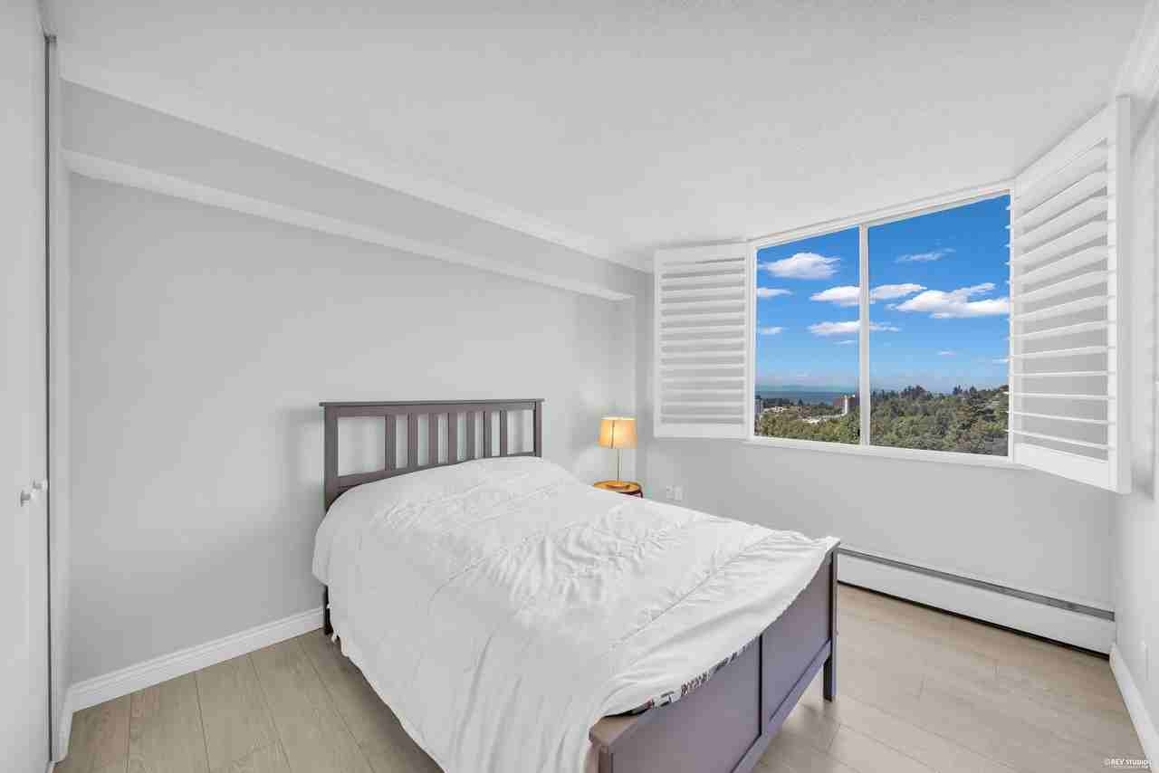 2024 Fullerton Avenue - Photo 3 of 15