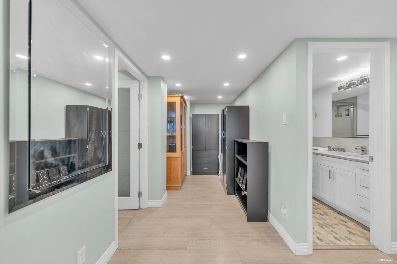 2024 Fullerton Avenue - Photo 4 of 15
