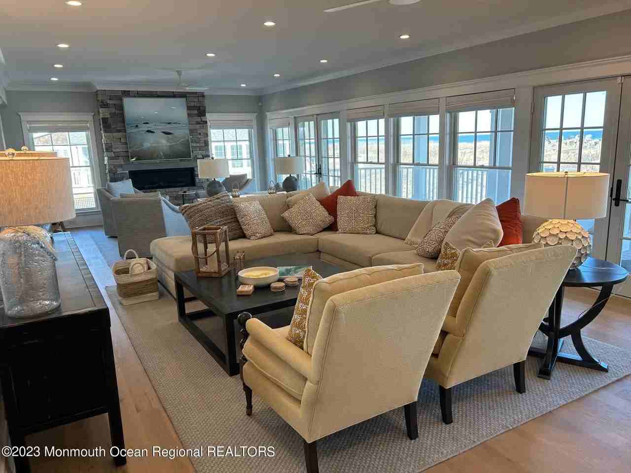 1407 Ocean Ave - Photo 4 of 41