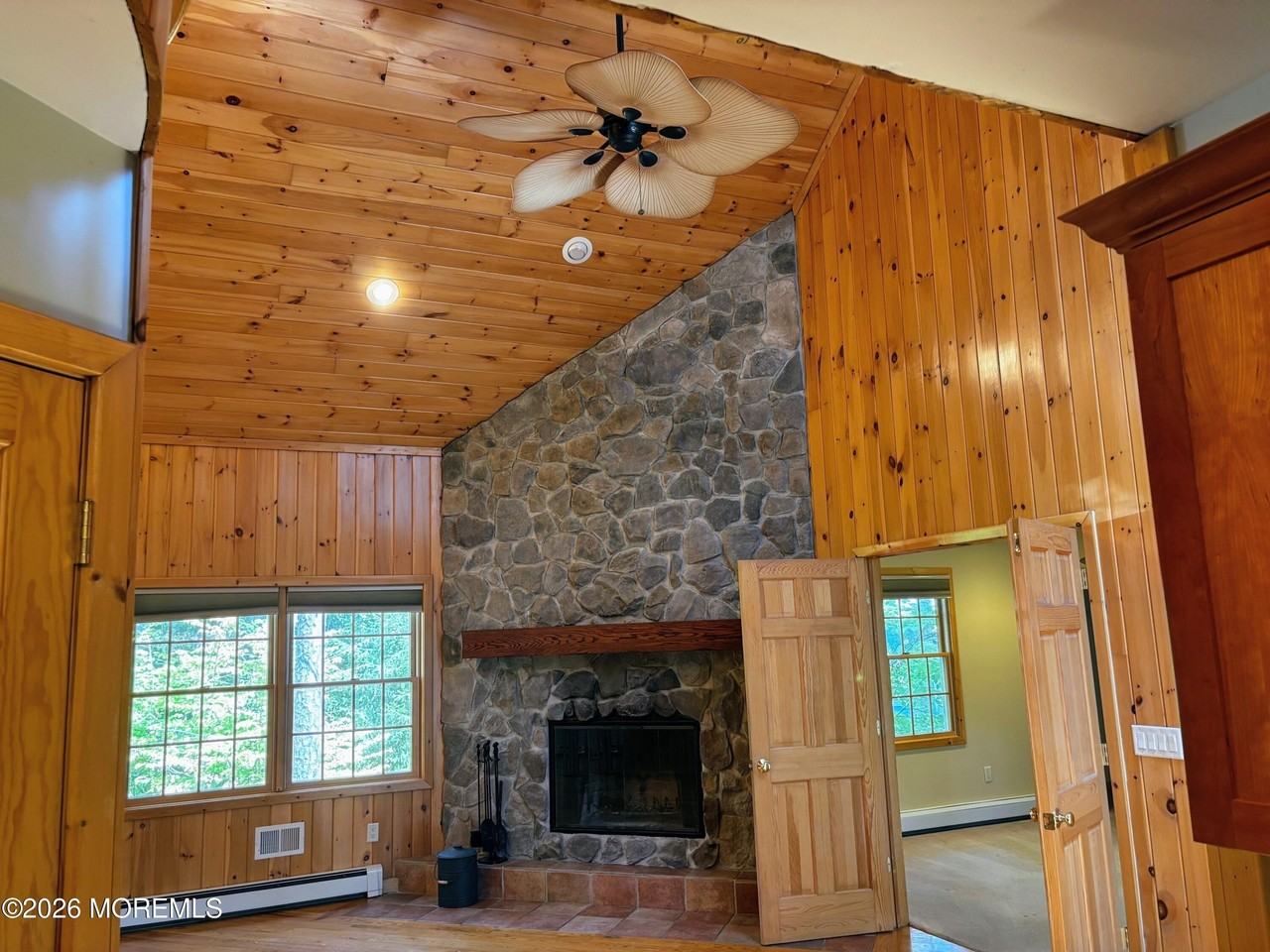 327 Deerfoot Ln - Photo 3 of 27