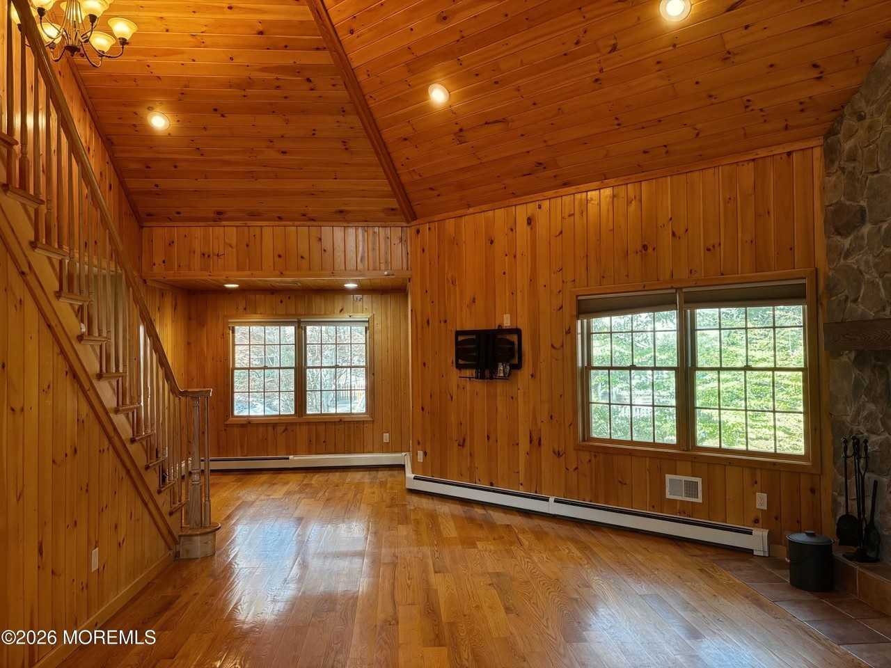 327 Deerfoot Ln - Photo 4 of 27