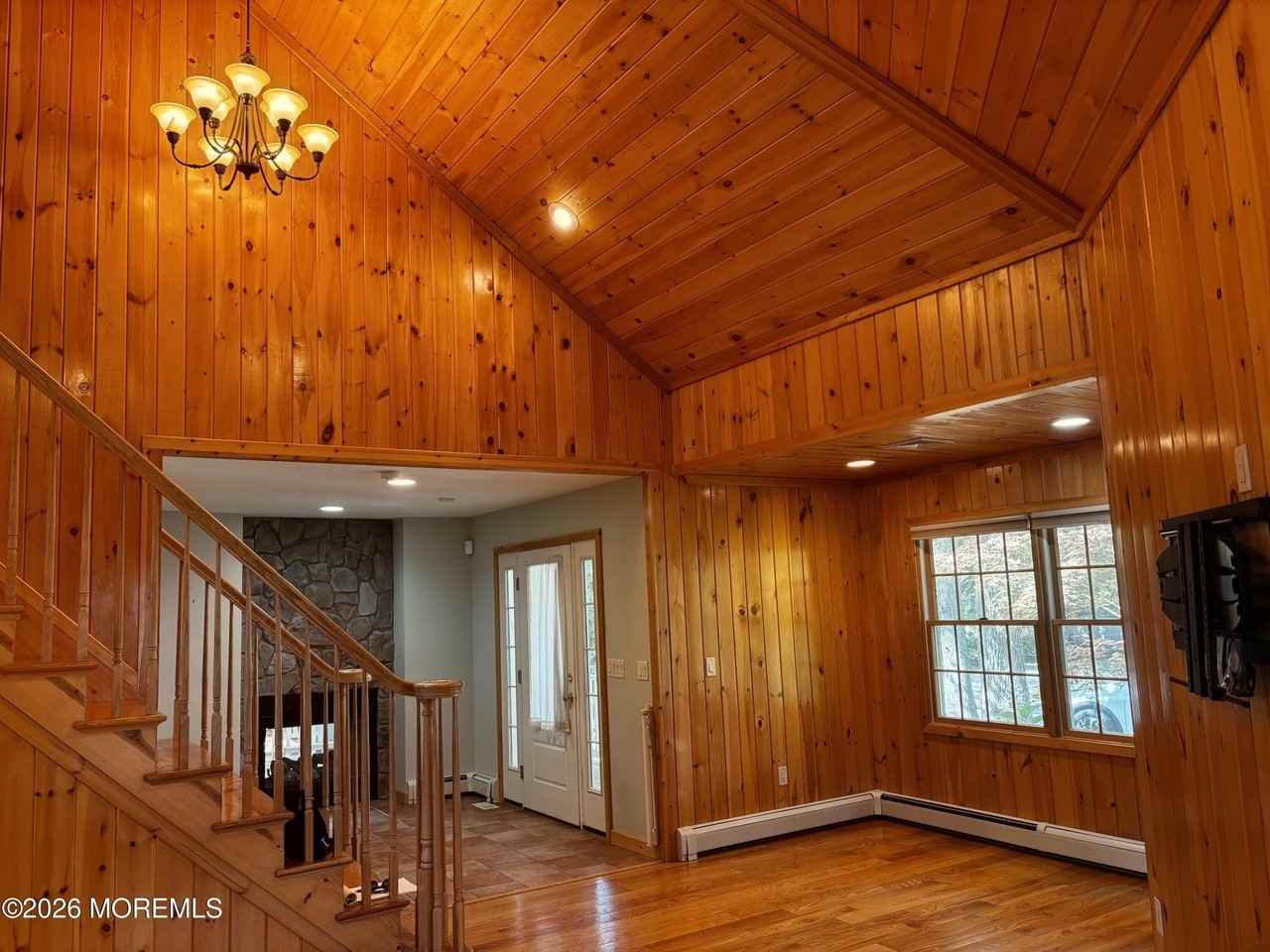 327 Deerfoot Ln - Photo 5 of 27
