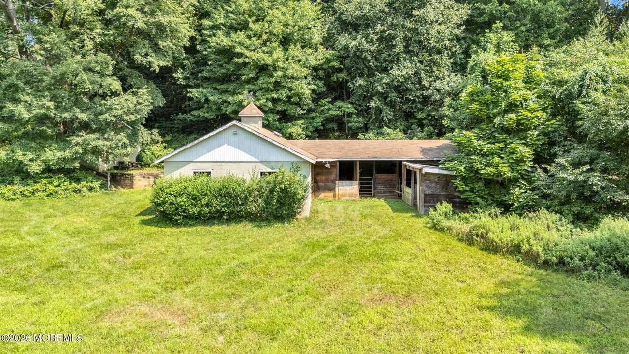 16 Browns Ln - Photo 4 of 35