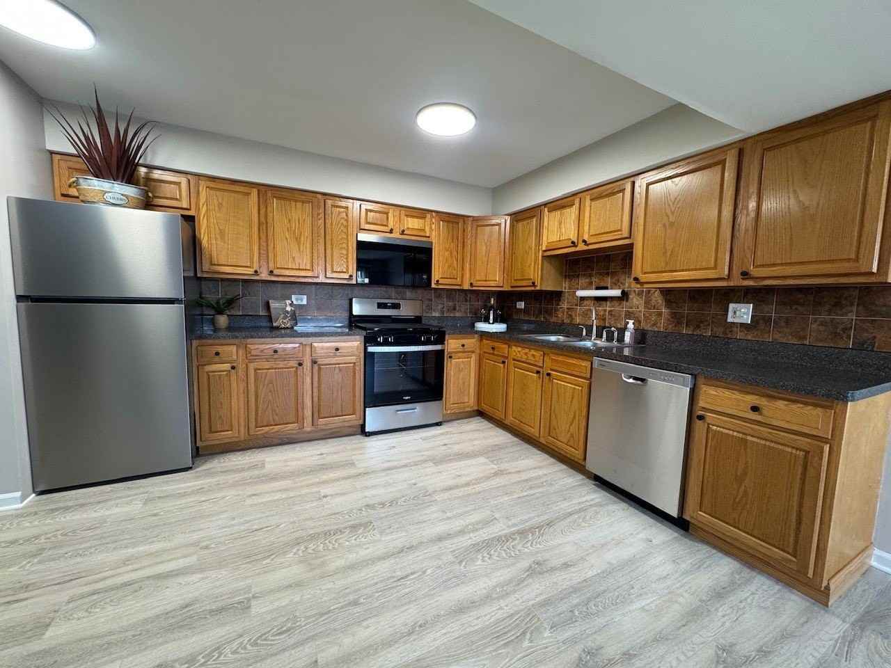10440 Natoma Ave #12 - Photo 3 of 15