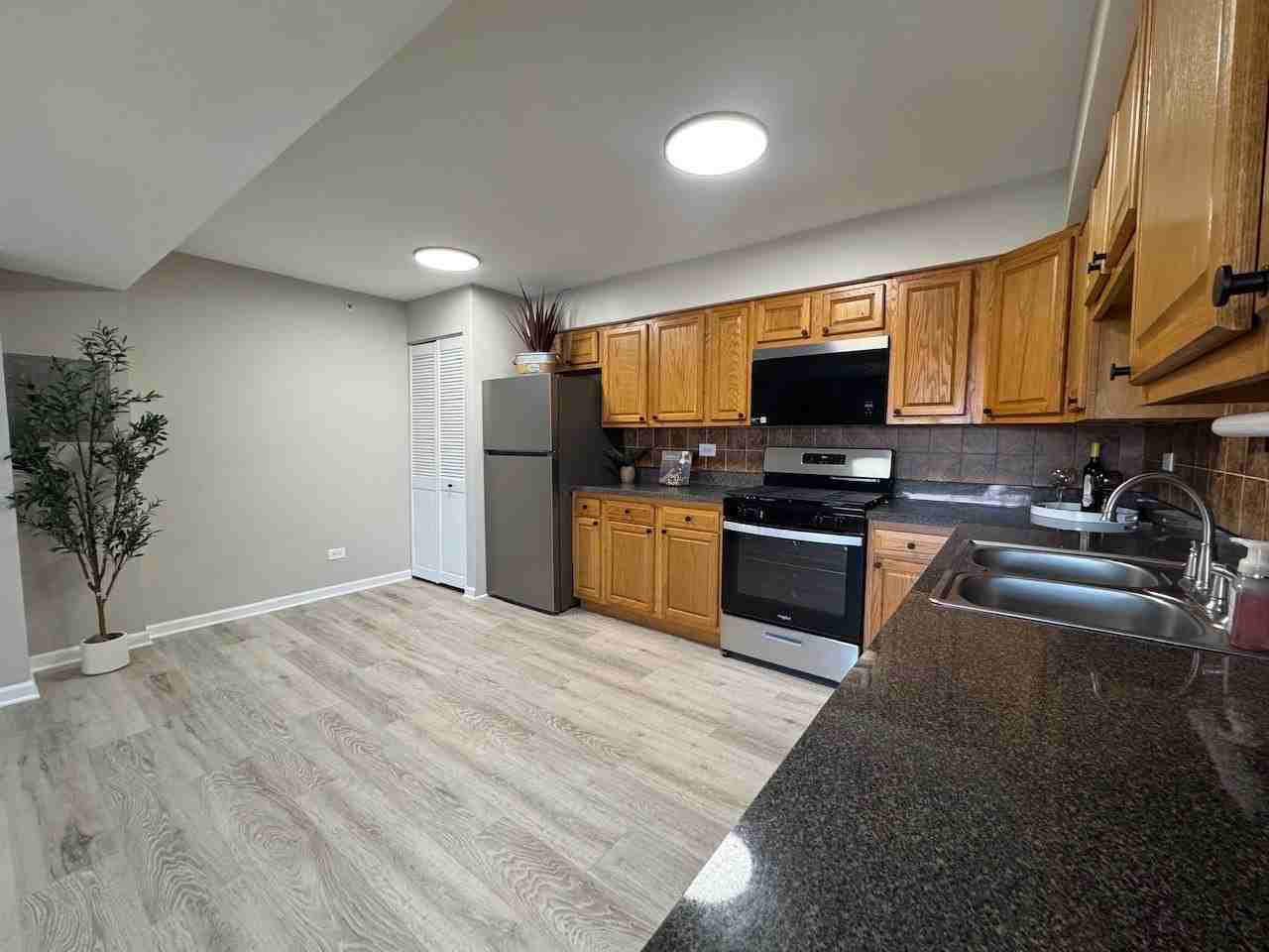 10440 Natoma Ave #12 - Photo 7 of 15