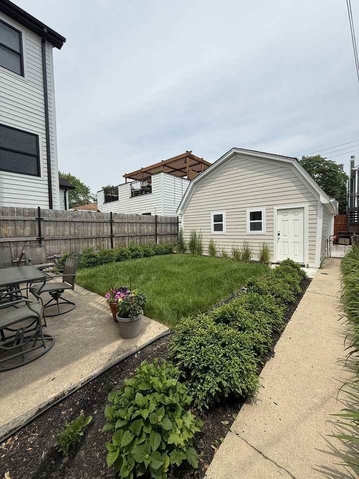 1928 W Barry Ave #2 - Photo 3 of 28