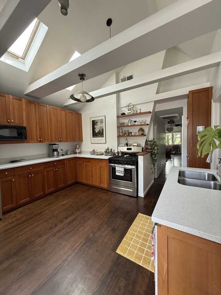 1928 W Barry Ave #2 - Photo 4 of 28