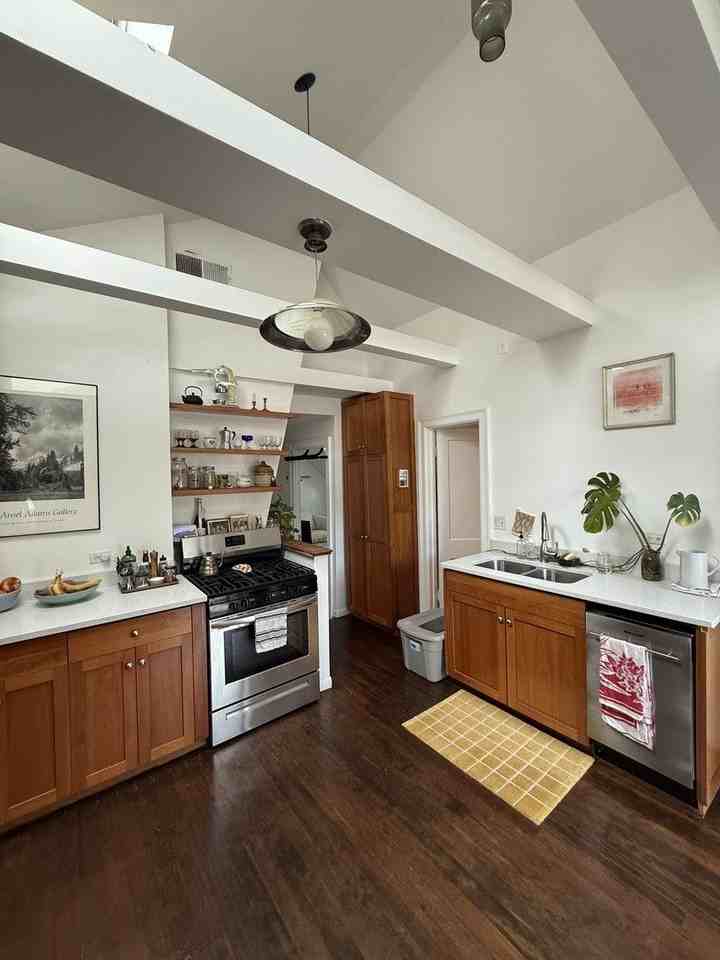 1928 W Barry Ave #2 - Photo 5 of 28