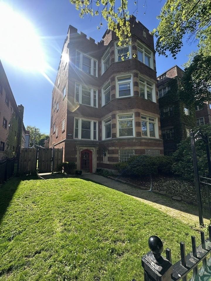 5138 S Kenwood Ave #LL - Photo 2 of 19