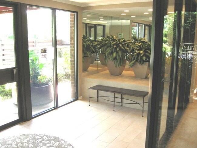 2020 Chestnut Ave #406 - Photo 2 of 23