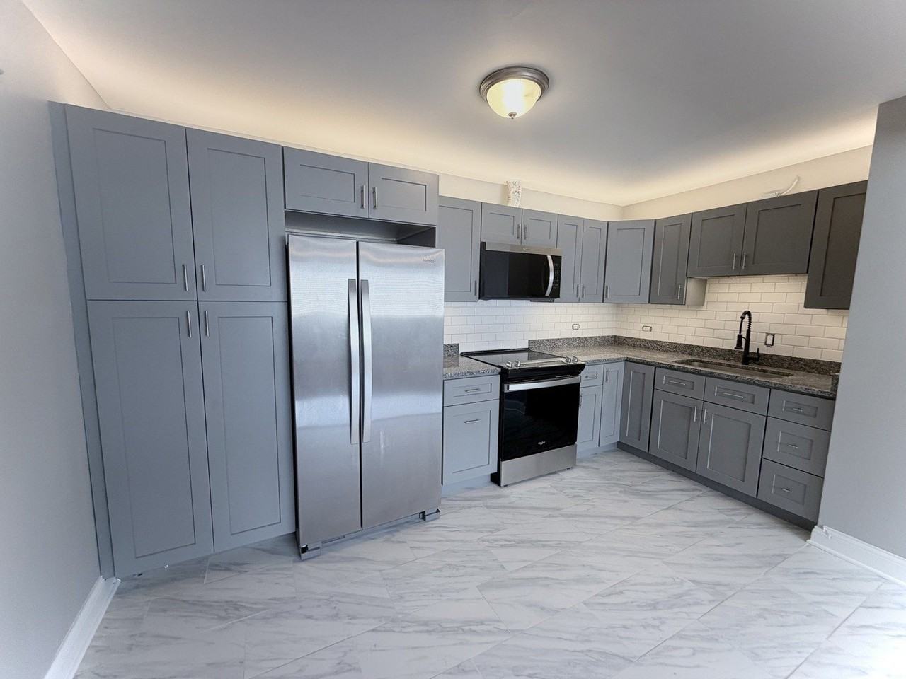 2069 N 18th Ave - Photo 5 of 20