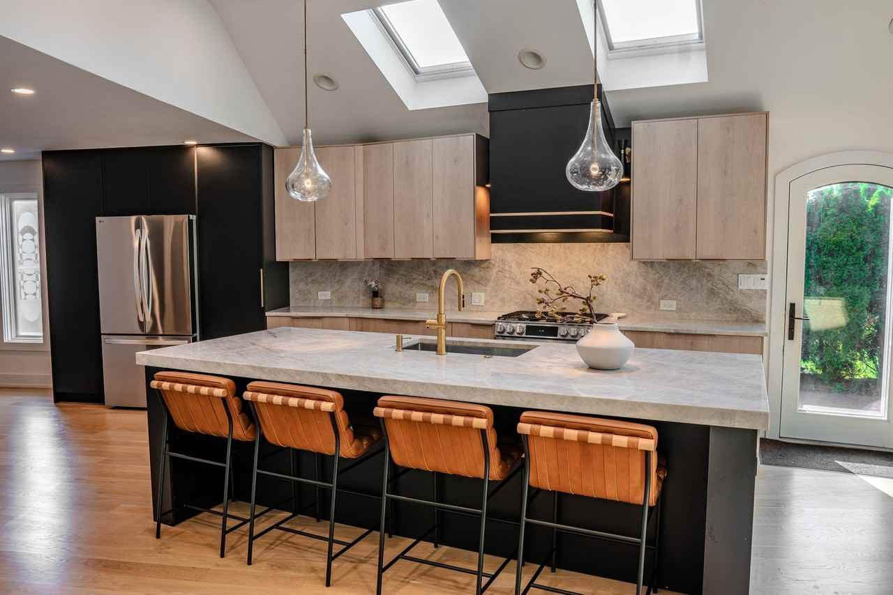 4738 W Pratt Ave - Photo 6 of 29