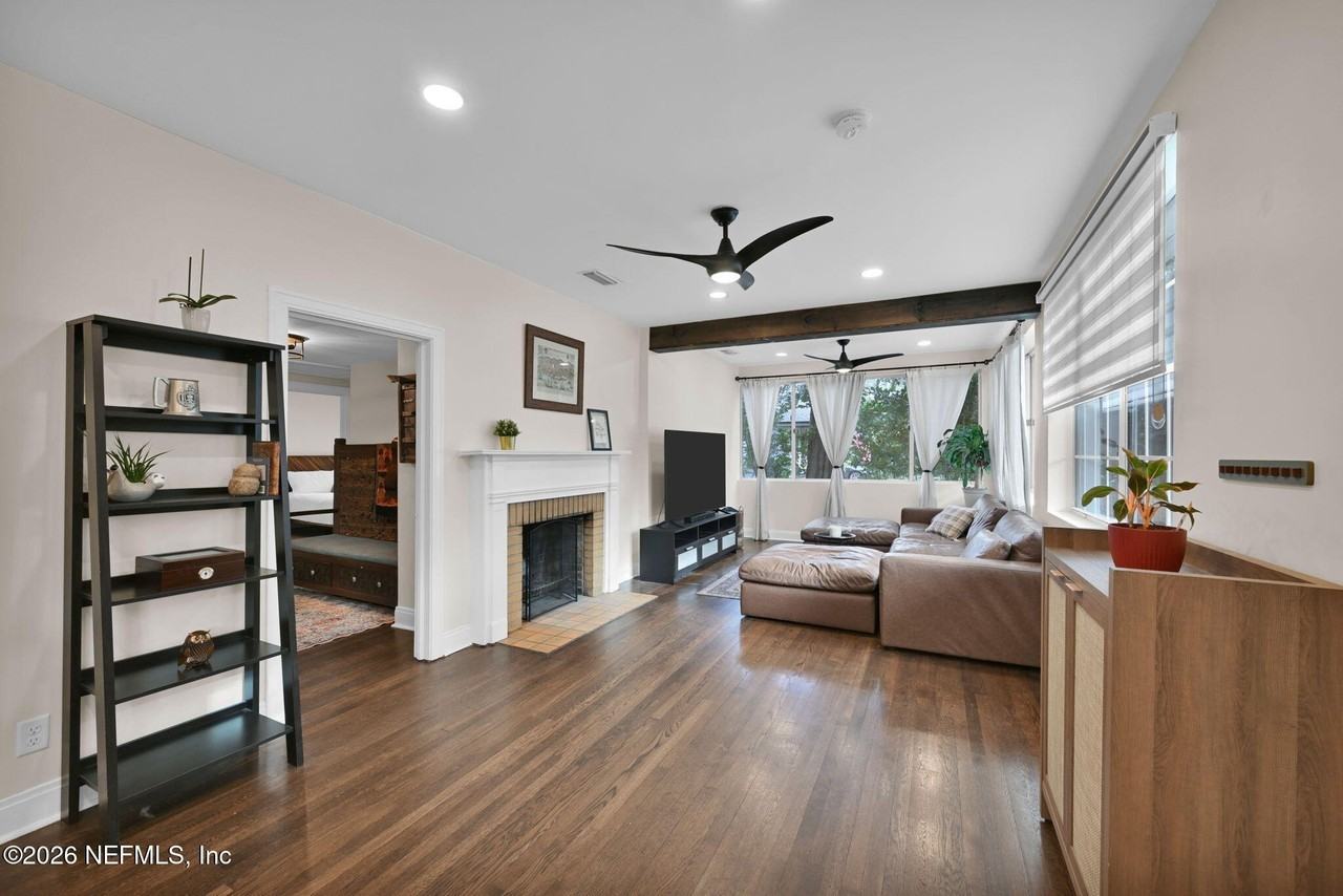 2721 Algonquin Ave - Photo 3 of 27