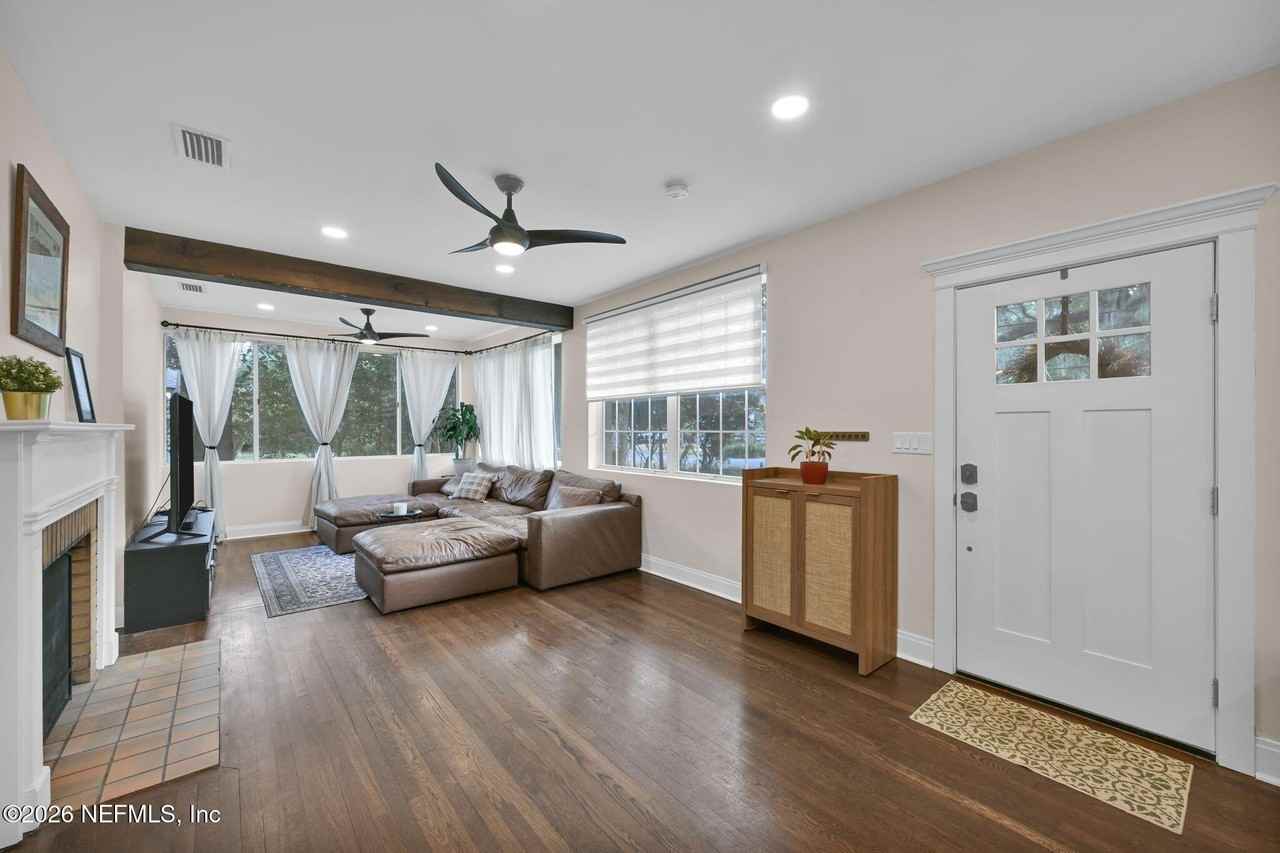 2721 Algonquin Ave - Photo 4 of 27