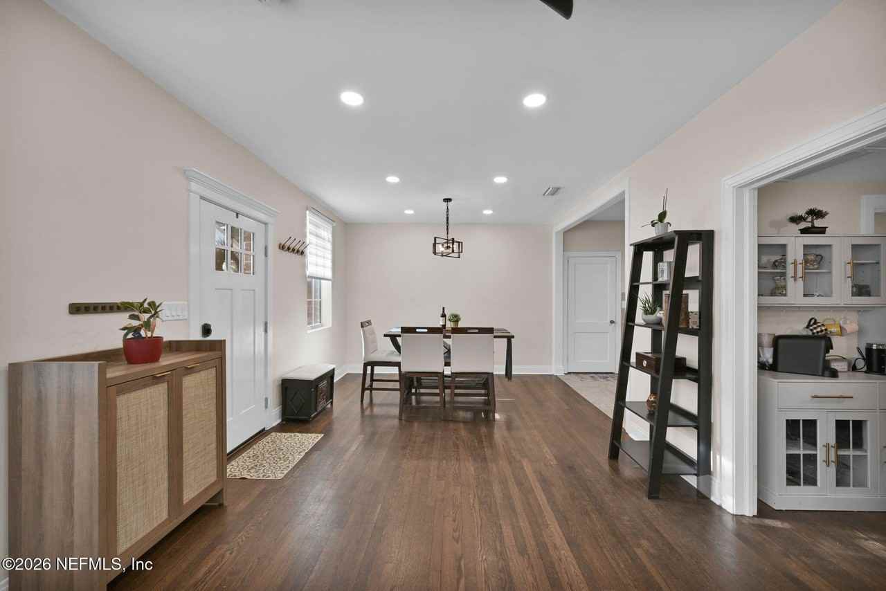 2721 Algonquin Ave - Photo 5 of 27
