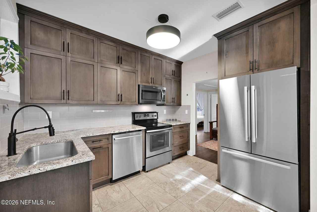 2721 Algonquin Ave - Photo 6 of 27