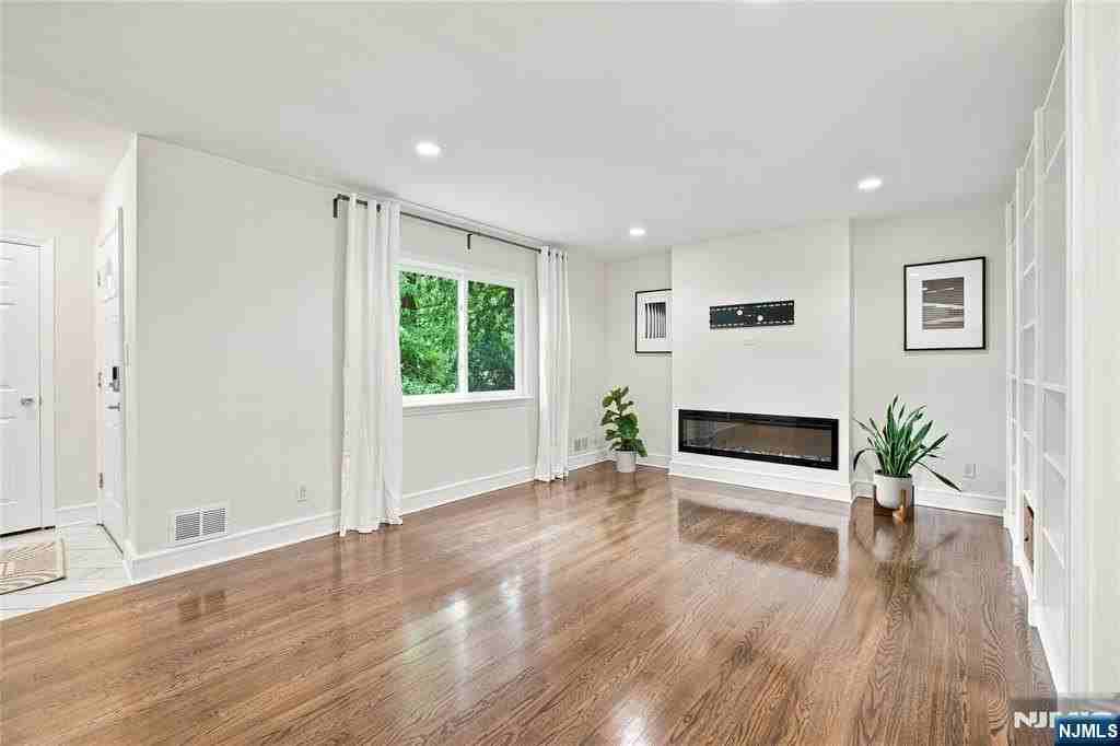 43 Linden Ter - Photo 4 of 27