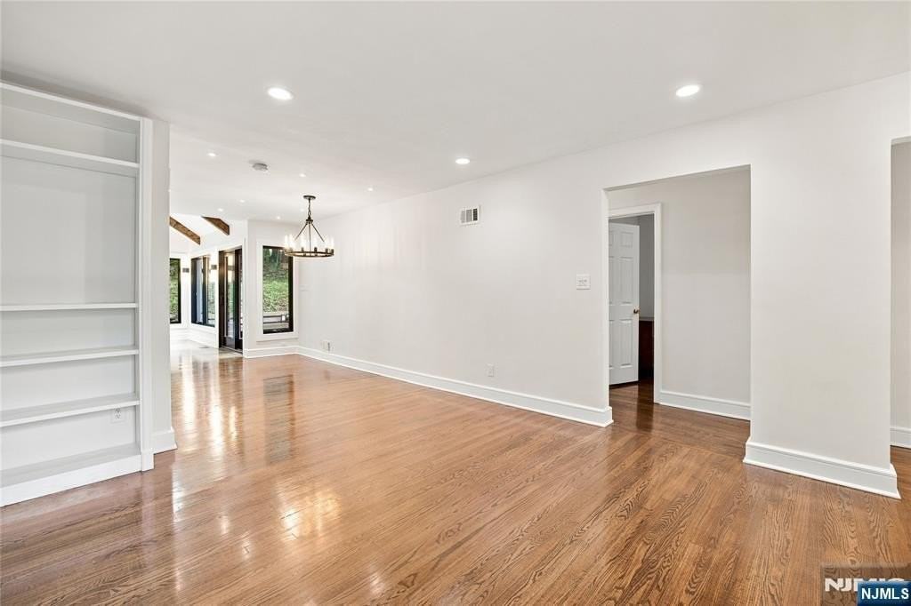 43 Linden Ter - Photo 5 of 27
