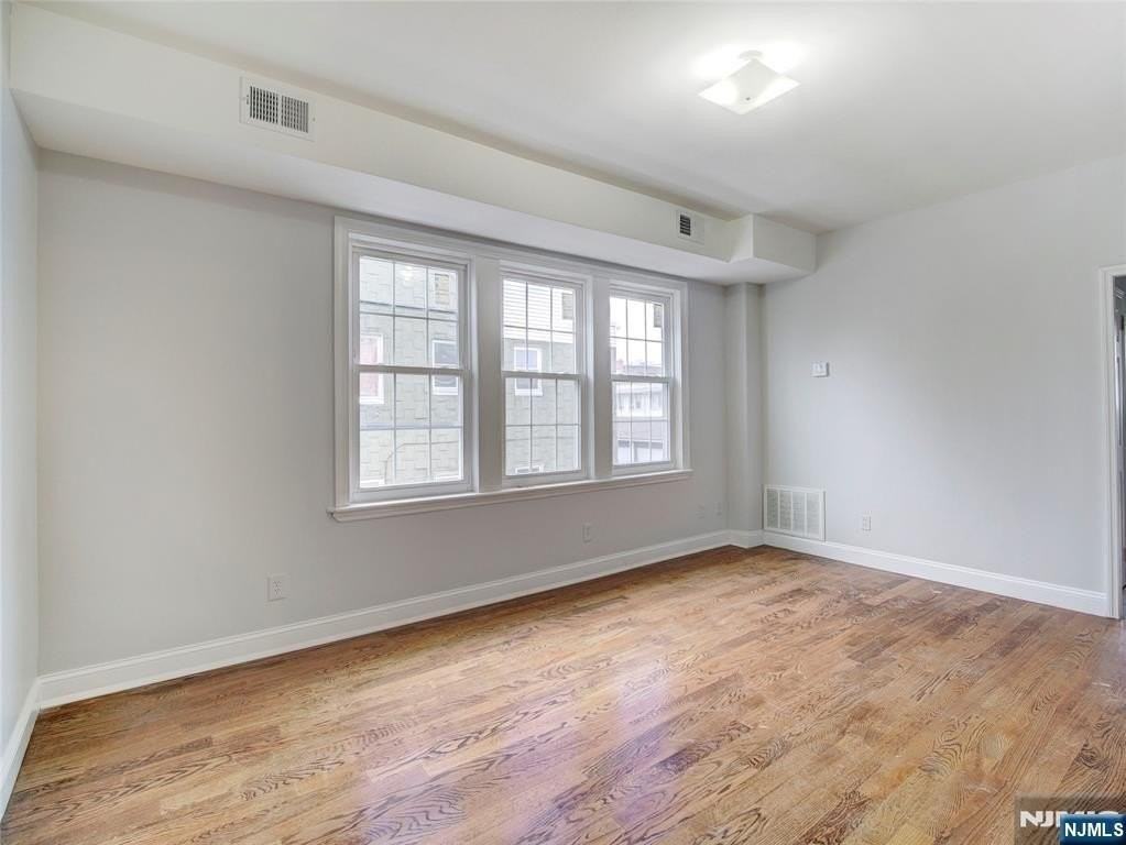 762 Summer Ave - Photo 6 of 13