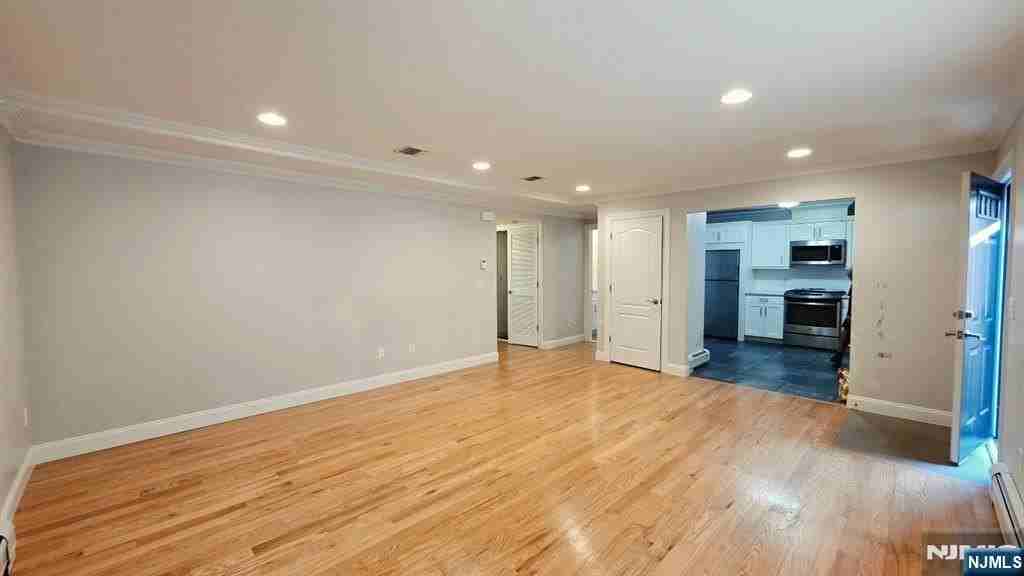 750 E Edgewater Ave #1stFL - Photo 5 of 12