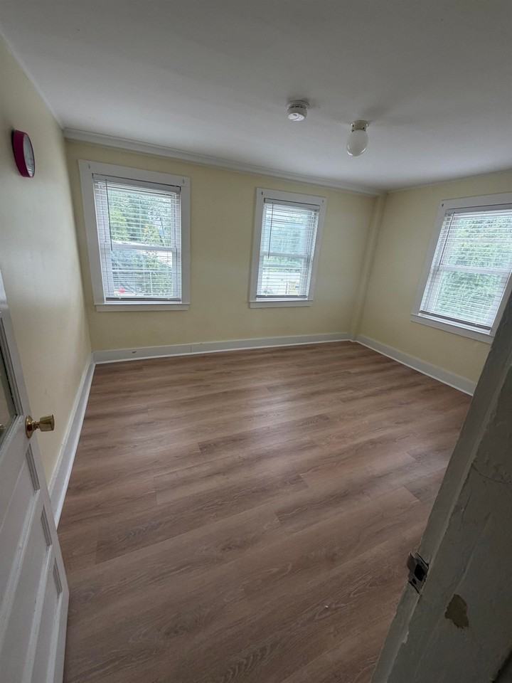 27 Ashuelot St #B - Photo 2 of 12