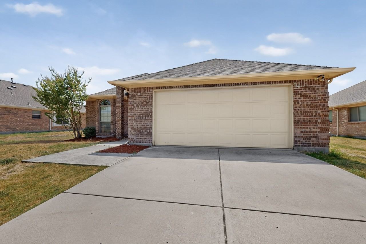 408 Windridge Dr - Photo 4 of 39
