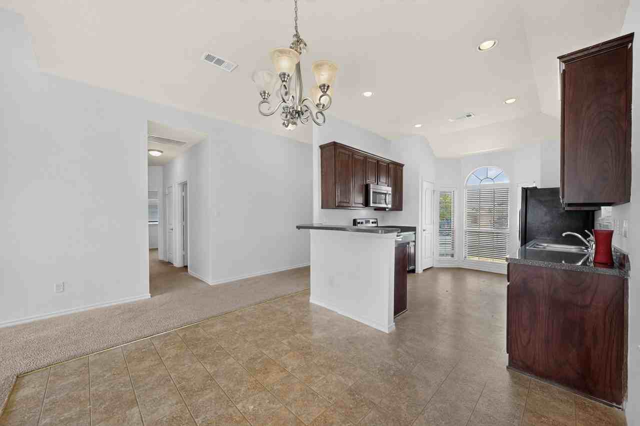 408 Windridge Dr - Photo 6 of 39