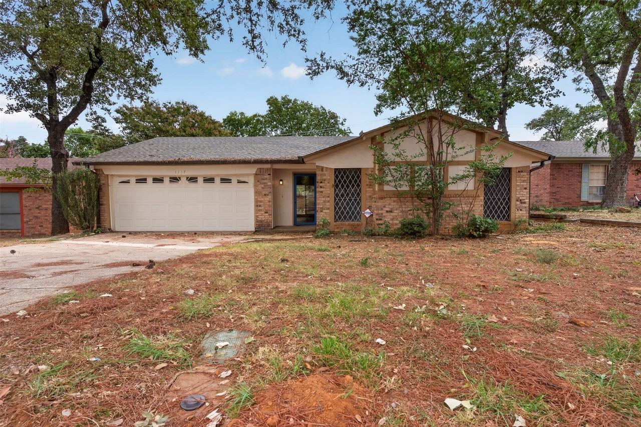 1117 Blue Carriage Ln N