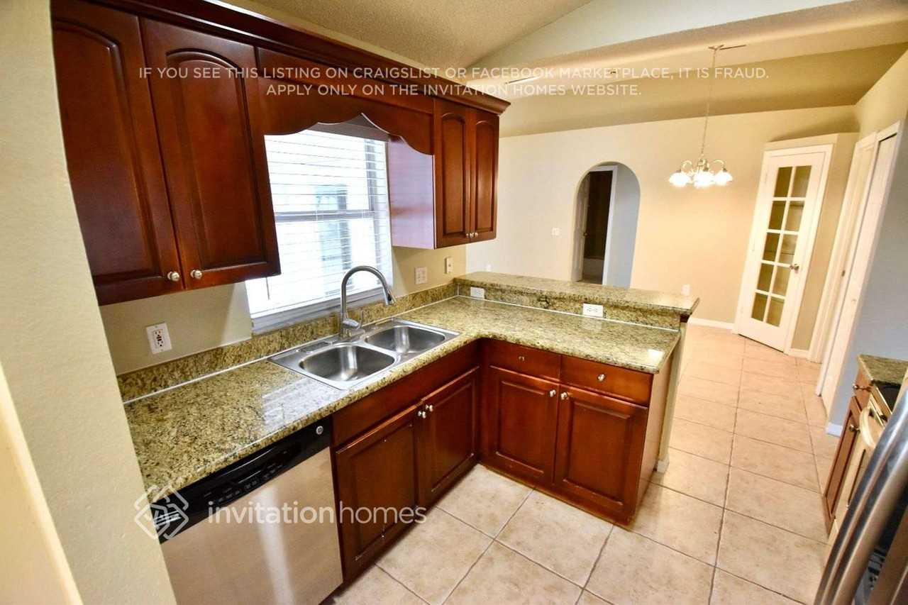 1043 W Riviera Blvd - Photo 7 of 21
