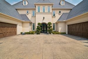featured image of 1634 Torrey Pines Ln