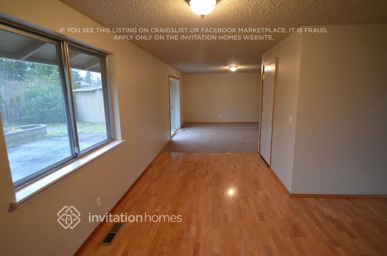 1709 Dogwood Dr Se - Photo 4 of 10