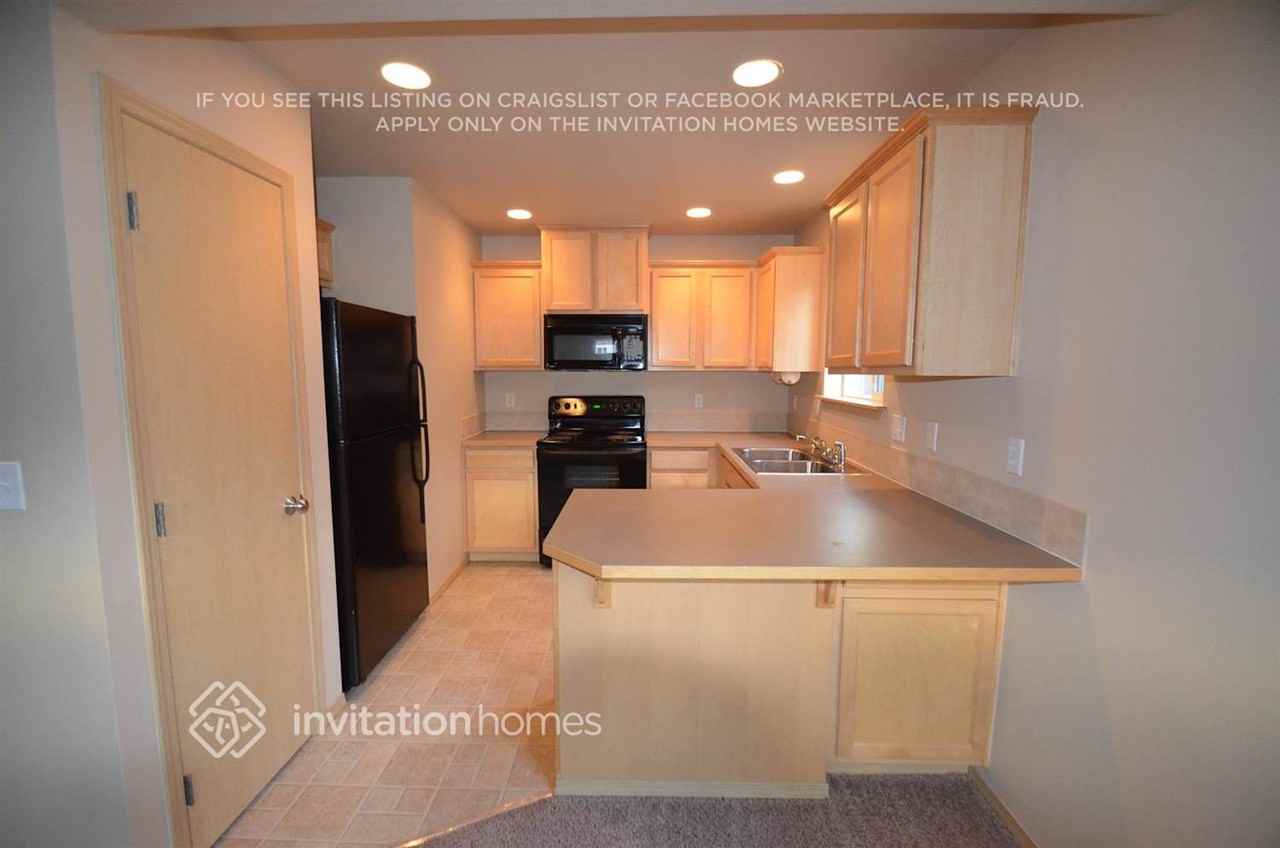 8402 4th St Ne - Photo 3 of 14