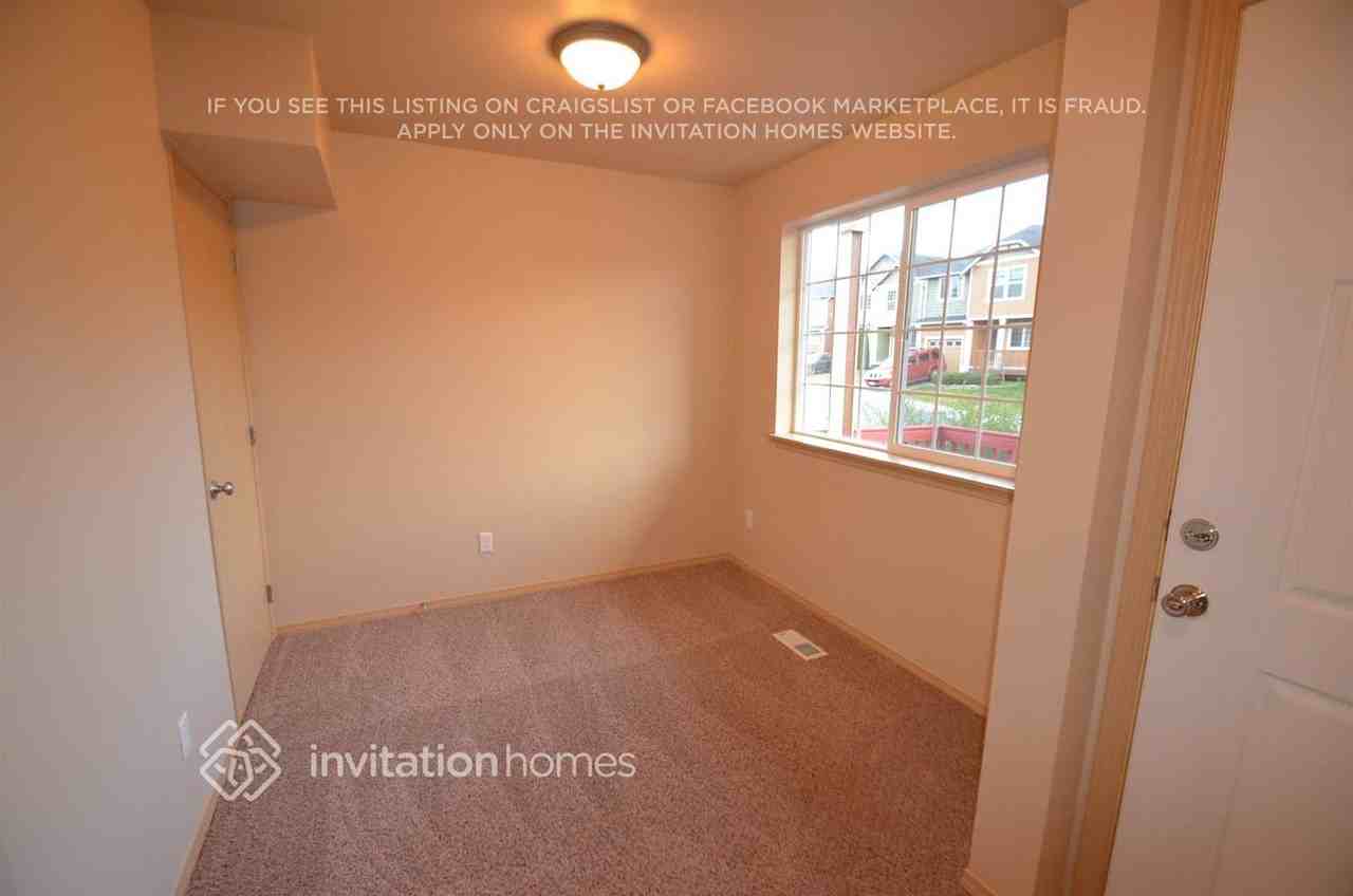 8402 4th St Ne - Photo 4 of 14