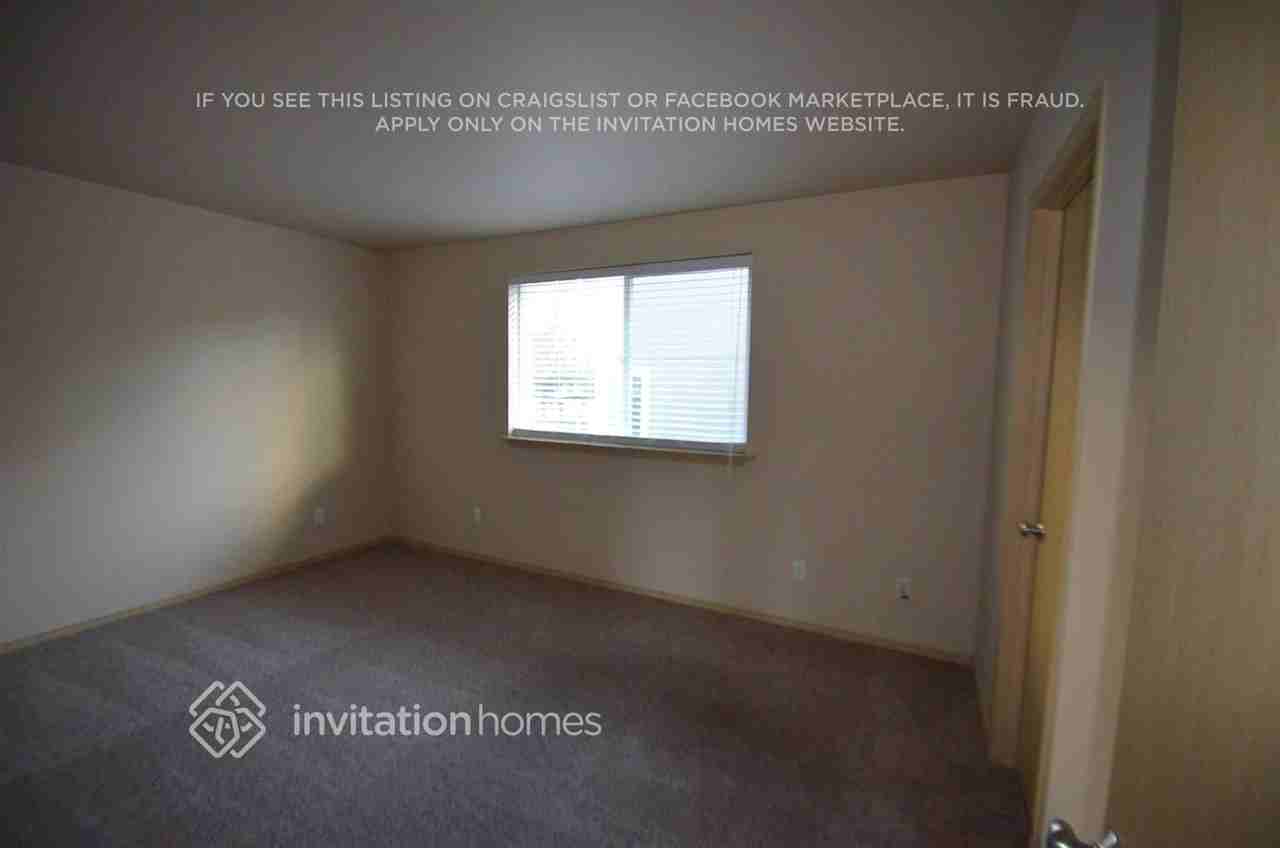 8402 4th St Ne - Photo 5 of 14