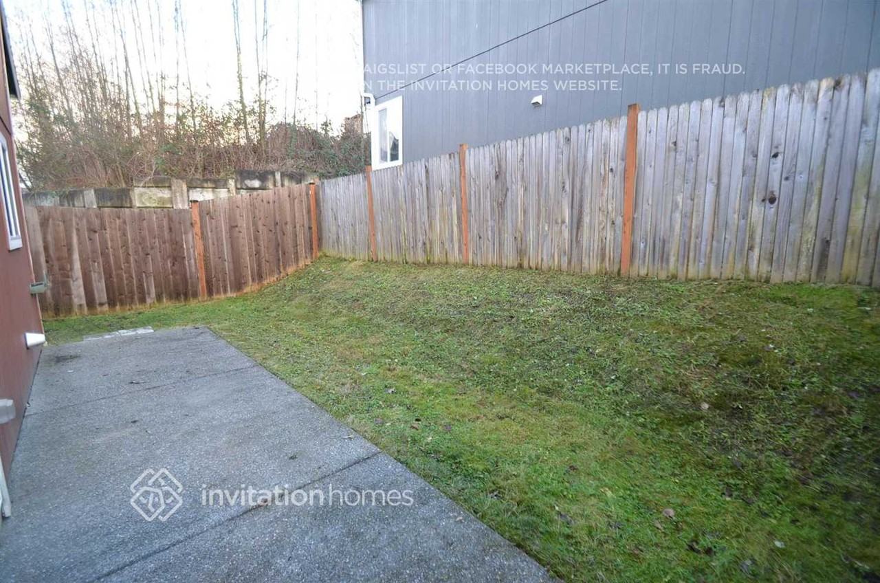 8402 4th St Ne - Photo 7 of 8