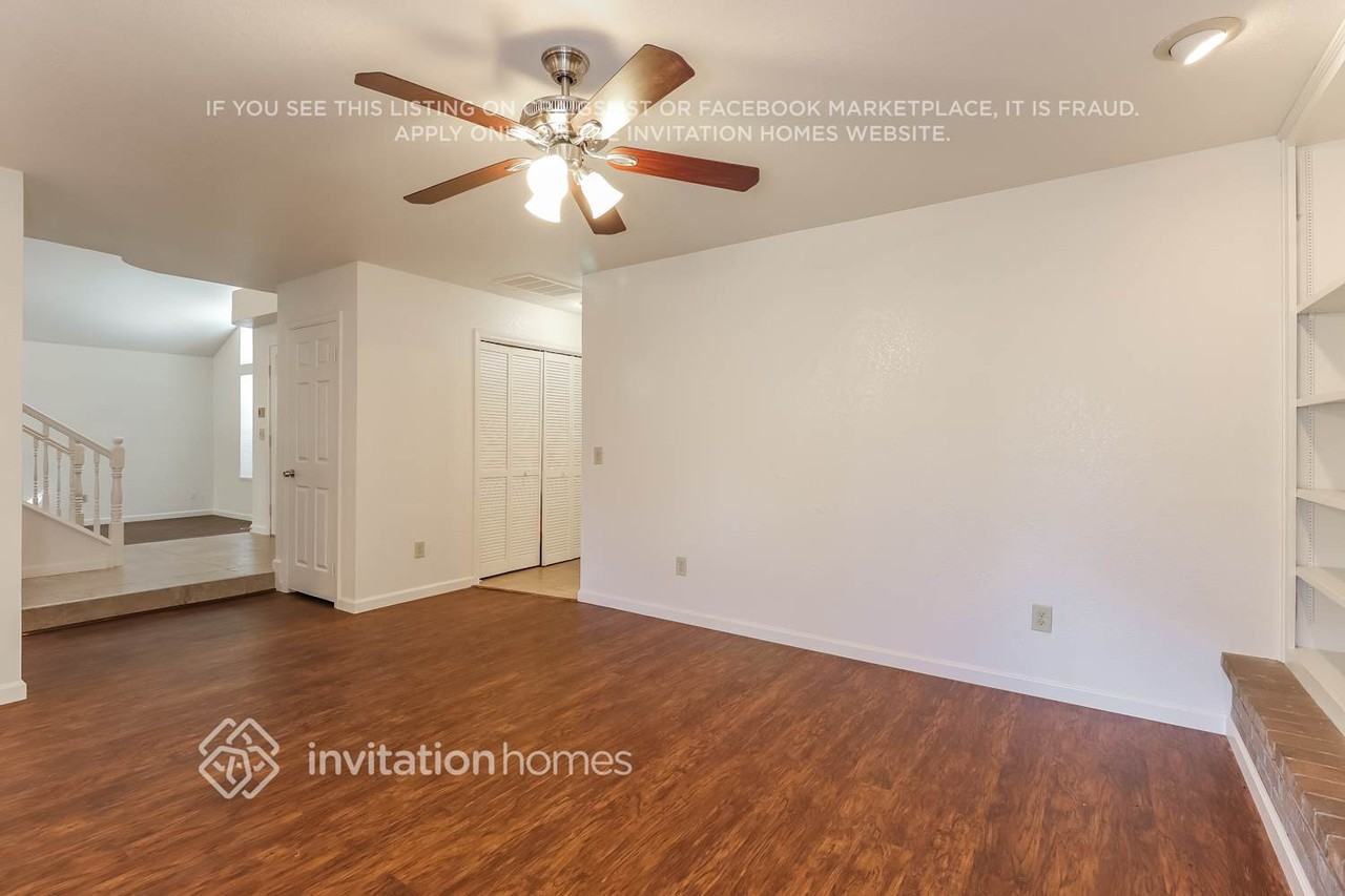 8186 Devon Park Ct - Photo 3 of 18
