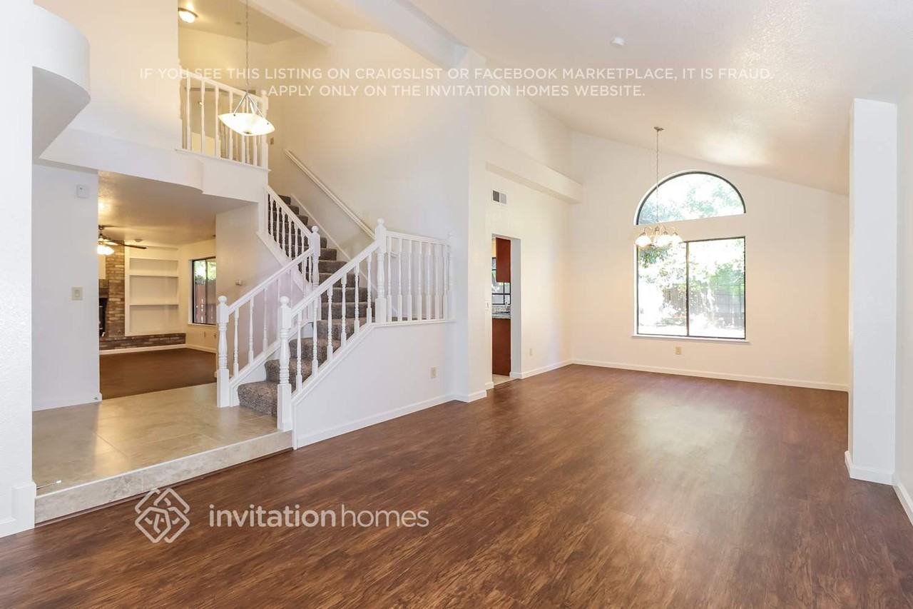 8186 Devon Park Ct - Photo 4 of 18