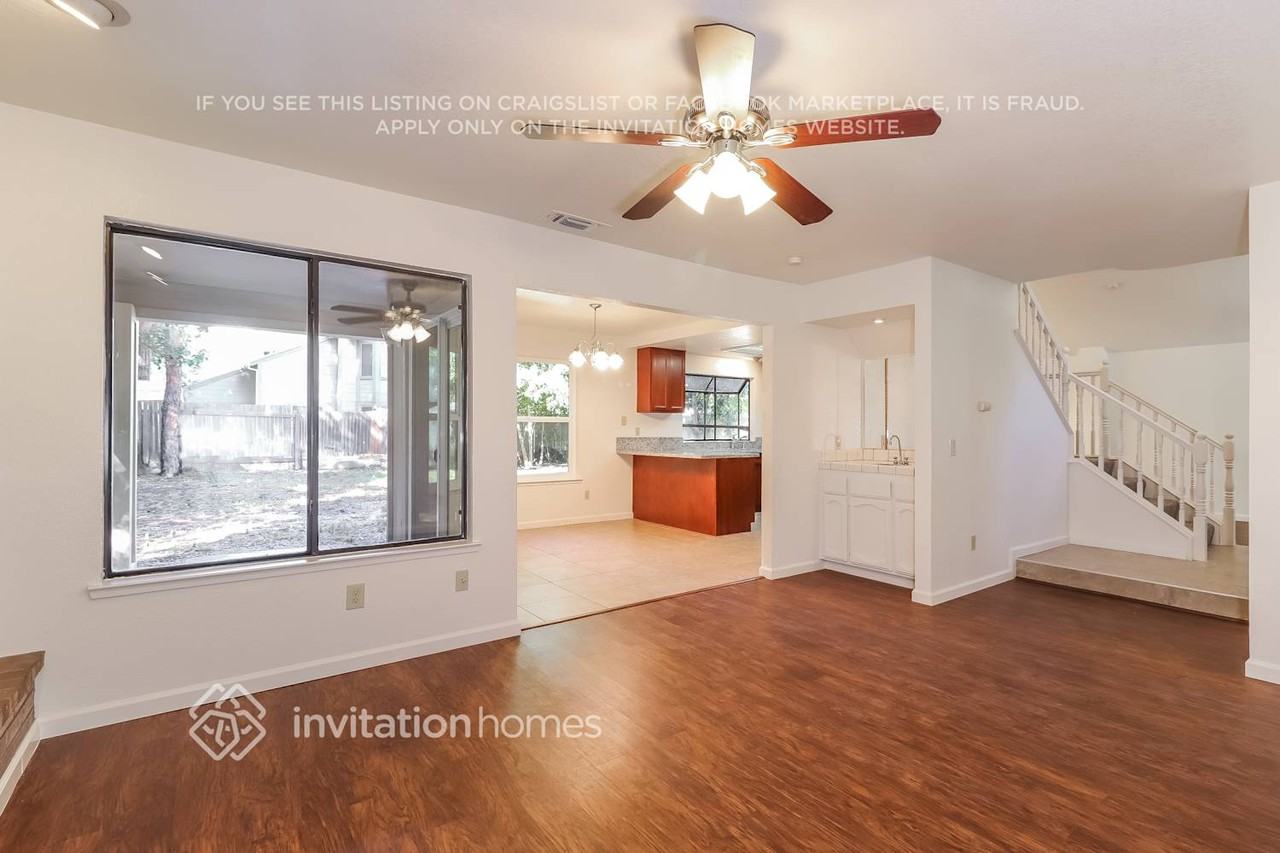 8186 Devon Park Ct - Photo 5 of 18