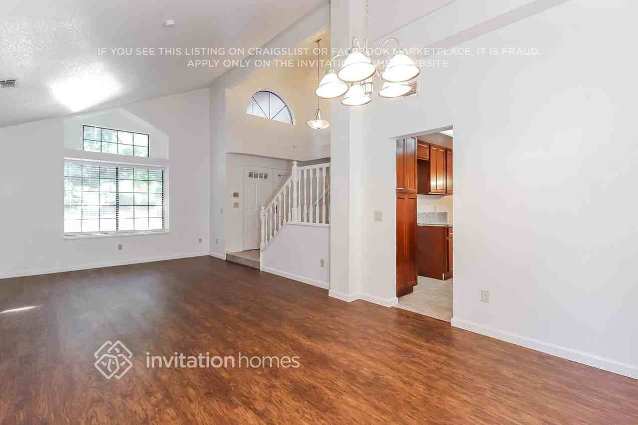 8186 Devon Park Ct - Photo 6 of 18