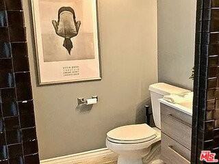 N Camden Dr #304 - Photo 5 of 8