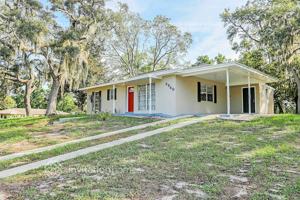 featured image of 6960 Treehaven Dr