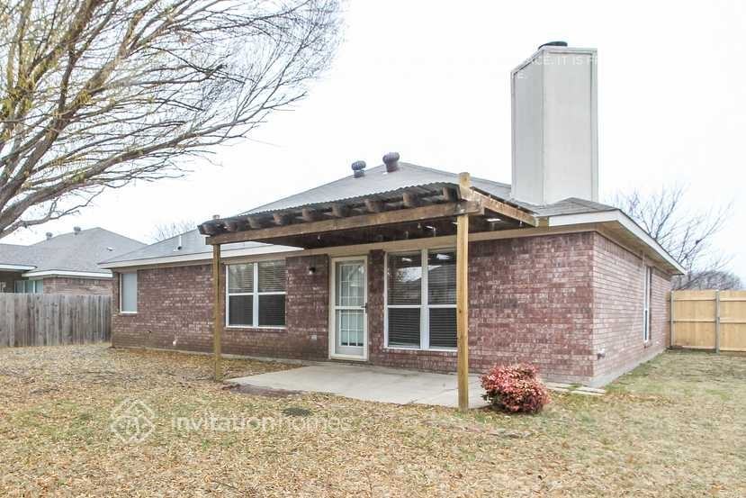 1009 Hannah St - Photo 3 of 5